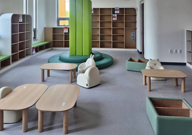 새 단장을 마친 송화도서관 내부 모습. 경주시 제공