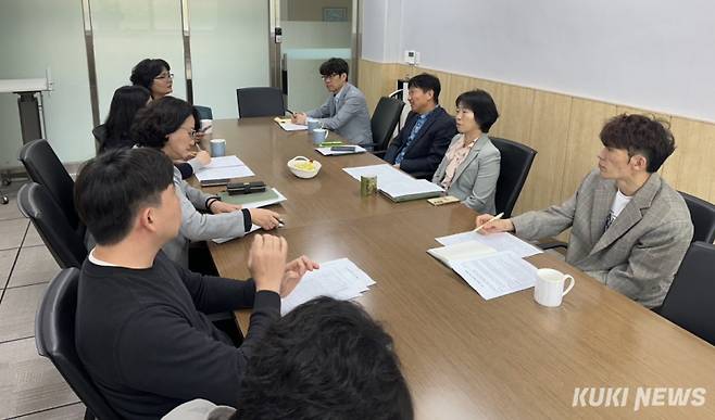 충남교육청교육과정평가정보원은 12일 덕산고등학교를 방문해 충남형 IB학교 운영 현황을 점검하고 소통의 시간을 가졌다.