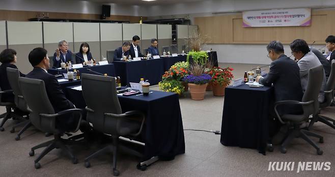 2026태안국제원예치유박람회, 2025고양국제꽃박람회, 제16회 대구꽃박람회, 2028울산국제정원박람회 등 4개 박람회 주관기관은 8일 고양꽃전시관에서 ‘대한민국 대표 화훼·원예 행사 클러스터 협의체’ 업무협약(MOU)을 체결했다.