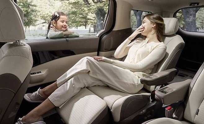 VIP 업무용은 물론 패밀리카로도 인기높은 카니발 [사진제공=기아]