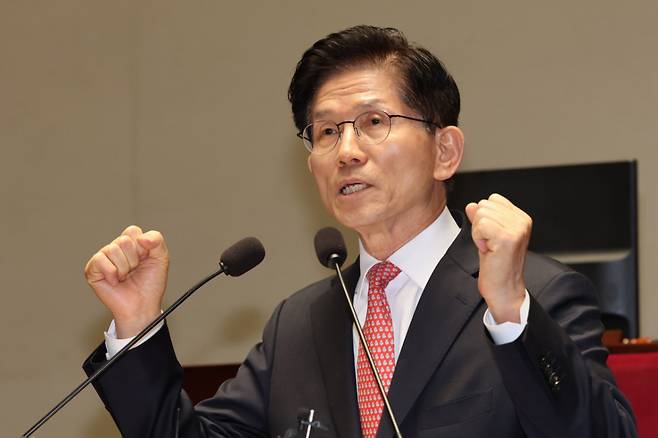 김문수 국민의힘 대선 후보가 11일 서울 여의도 국회에서 열린 의원총회에서 발언하고 있다./사진=뉴시스