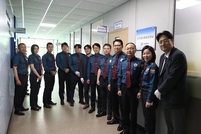 '선거경비통합상황실' 개소 기념 촬영/사진제공=전남경찰청