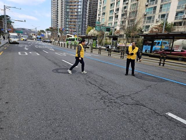 서울 서초구 관내에서 땅꺼짐 선제예방을 위한 전문가 합동점검이 이뤄지고 있다. 서초구청 제공