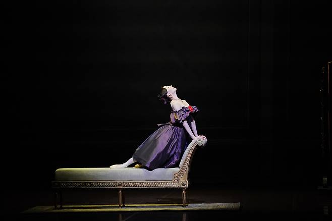 존 노이마이어가 안무한 ‘카멜리아 레이디’에서 마르그리트를 연기한 국립발레단 조연재 [국립발레단 제공]