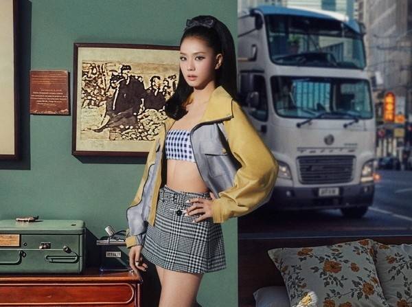 지수 [패션 하우스 셀프 포트레이트 제공]