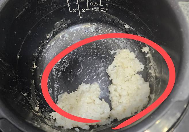 전기밥솥에 남은 밥.[X(구 트위터) 갈무리]