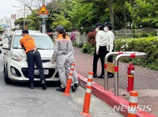 [세종=뉴시스]불법 주·정차 단속.(사진=뉴시스 DB). photo@newsis.com