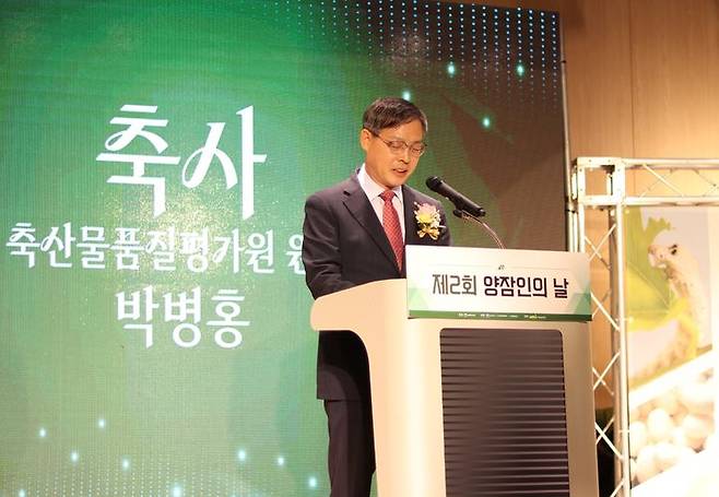 축산물품질평가원이 지난 9일부터 10일까지 경기도 수원 국립농업박물관에서 열린 '제2회 양잠인의 날' 기념행사를 성황리에 마쳤다고 12일 밝혔다. 박병홍 축평원장이 기념행사에서 축사를 하고 있다. (사진 = 축평원 제공) 2025.05.12.  *재판매 및 DB 금지