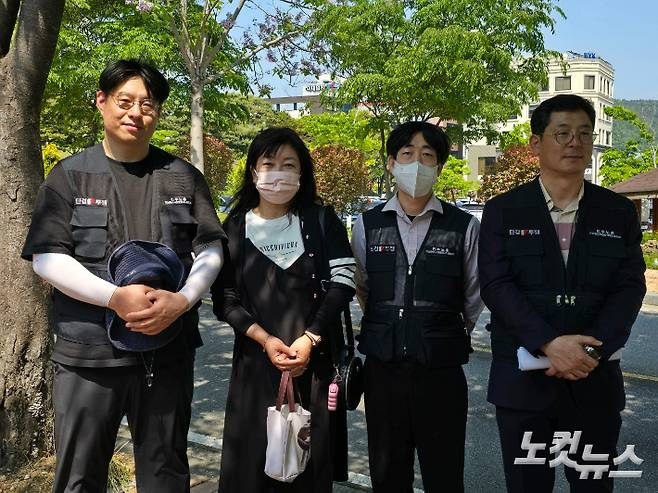 기자회견에 참석한 홍지중고 교사들. 왼쪽부터 정우상 손현정 진유진 조재영 교사. 고영호 기자