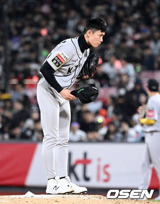 모자 벗어 사과하는 원상현 '유강남 선배 고의가 아니에요'