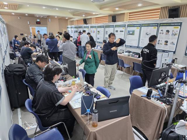 ▲ NIA, 2025 정보통신보조기기 지역순회 체험전시회 개최 ⓒNIA