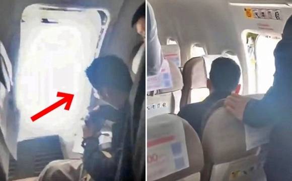 11일(현지시간) 중국 쿤밍항공에 착륙한 동방항공 MU5828편 여객기 비상문이 열려 있다. 2025.5.11 지에미엔 자료