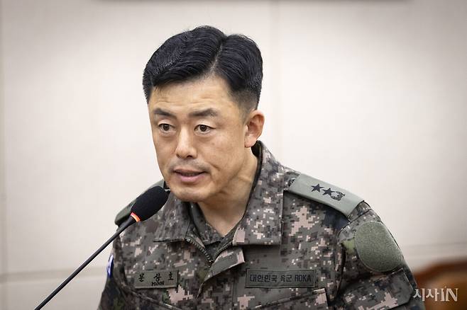 2024년 12월10일 문상호 정보사령관이 국회 국방위원회에 참석해 발언하고 있다. ⓒ시사IN 박미소