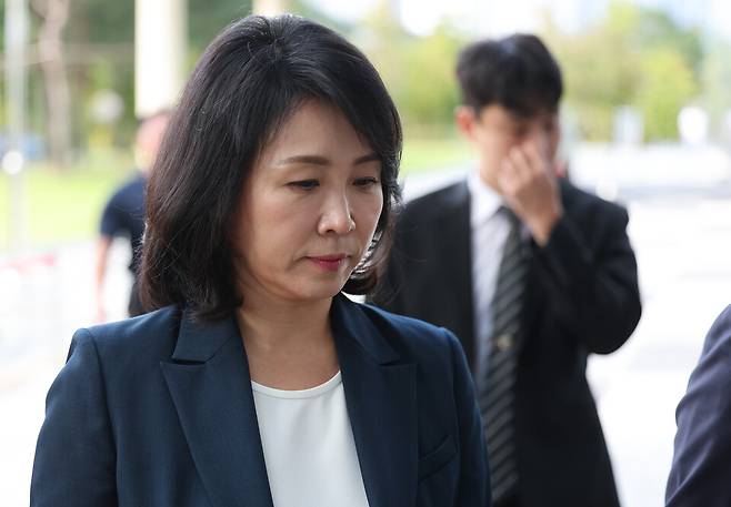 공직선거법 위반 혐의로 불구속기소 된 이재명 더불어민주당 대표의 배우자 김혜경 씨가 2024년 10월10일 오전 경기도 수원시 영통구 수원지방법원에서 열리는 공판에 출석하고 있다. ⓒ연합뉴스