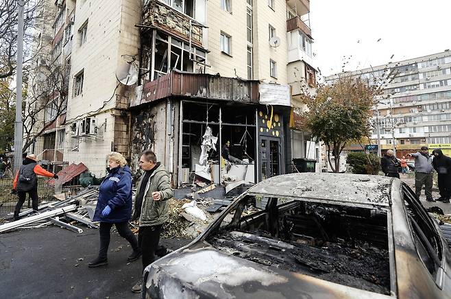 2024년 10월29일 러시아의 드론 공격으로 우크라이나 키예프의 한 주거지에 피해가 발생한 모습 ⓒEPA=연합뉴스