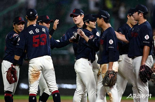 ‘2025 신한 SOL 뱅크 KBO리그’ 3강은&nbsp;한화 이글스와 LG 트윈스, 롯데 자이언츠다. 한화는 1992년 이후 33년만에 12연승을 질주하는 등 엄청난 기세로 관중몰이에 앞장서고 있다. 스포츠동아 DB