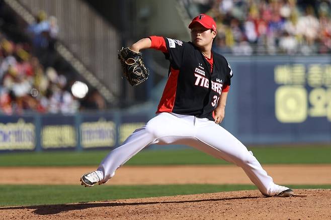 ▲ 2023년 좋았을 때의 모습을 찾지 못하며 오히려 제구 난조에 고전하고 있는 최지민 ⓒKIA타이거즈