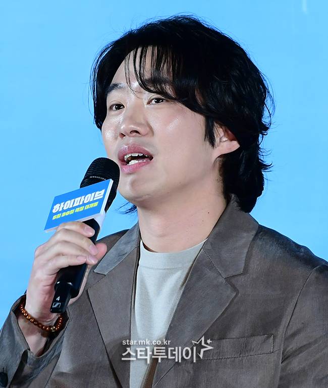 안재홍. 강영국 기자