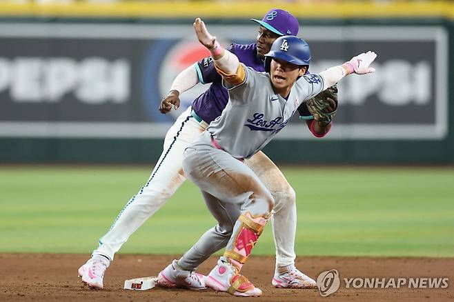 "세이프예요!" 다저스 김혜성(오른쪽) [AFP=연합뉴스]