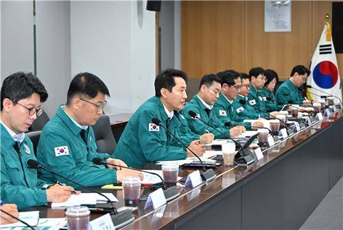 12일 '2025년 풍수해 안전대책 추진현황 보고회' 주재하는 오세훈 서울시장 [서울시 제공. 재판매 및 DB 금지]