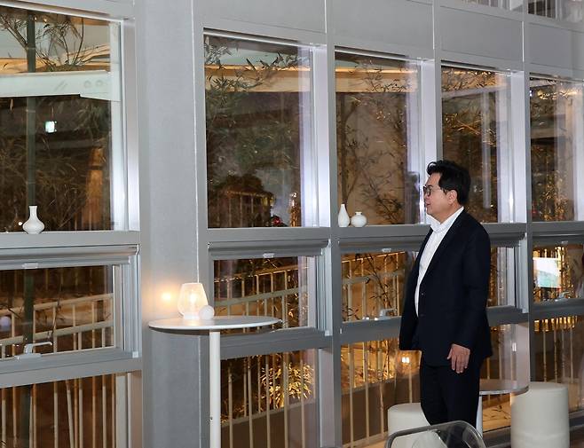 박일하 동작구청장 박일하 구청장이 지난 8일 임시 개소를 앞둔 문화복합공간 'SPACE K 노들' 안전점검을 하고 있다. [동작구 제공. 재판매 및 DB 금지]