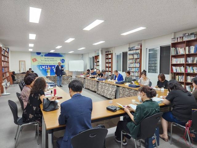 학이사아카데미 수업 장면. /학이사 제공