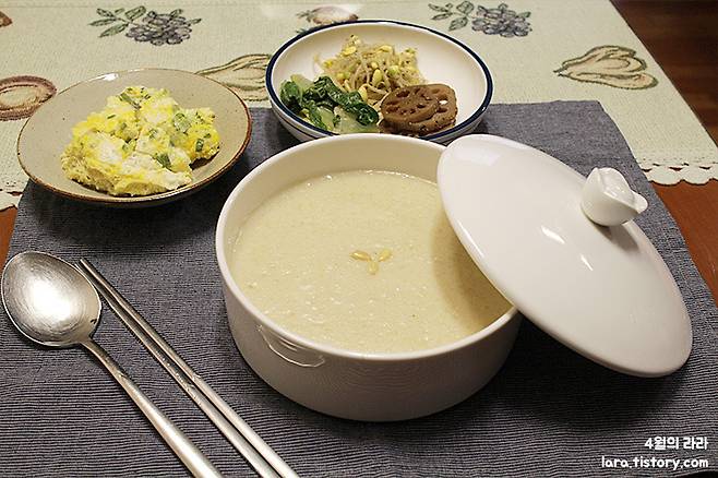 잣죽과 밑반찬들