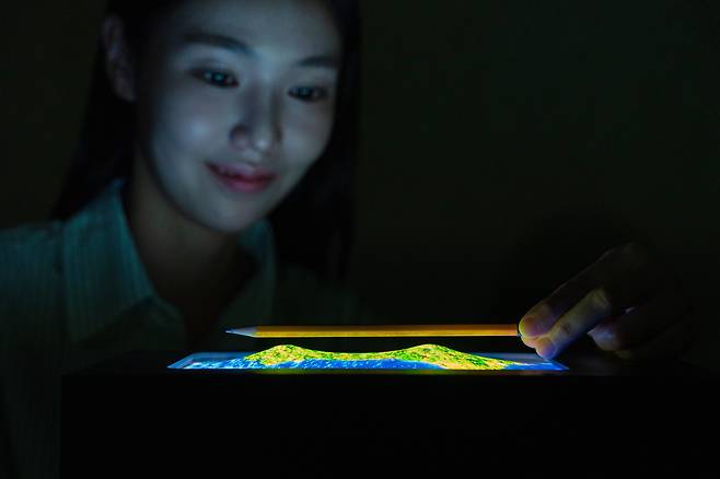 삼성디스플레이가 SID2025에서 선보인 스트레처블 디스플레이./사진=삼성디스플레이