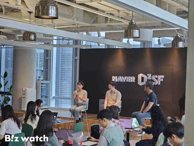 네이버 D2SF 10주년 기념 라운드 테이블이 진행되고 있다. 사진 왼쪽부터 최별이 무빈 대표, 양수영 테크타카 대표, 양상환 네이버 D2SF 센터장./사진=김동훈 기자