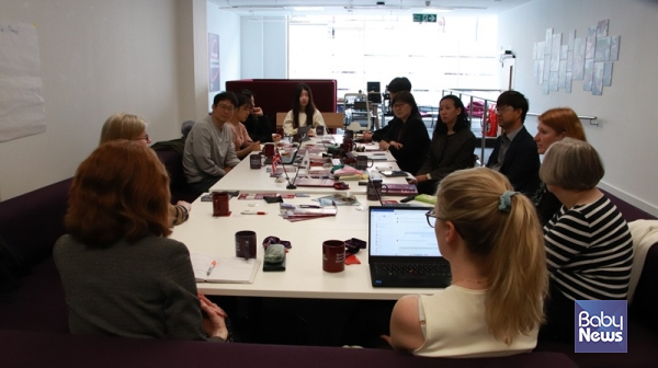 한국백혈병환우회(공동대표: 안기종·이은영)는 영국 탐방의 첫 일정으로 공동 주최단체인 'Blood Cancer UK' 사무실을 방문해 워크숍을 개최했다.&nbsp;ⓒ한국백혈병환우회