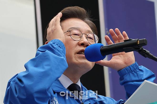 이재명 더불어민주당 대선 후보가 13일 대구 중구 동성로28아트스퀘어 앞에서 진행된 집중유세에서 연설을 하고 있다.(사진=노진환기자)