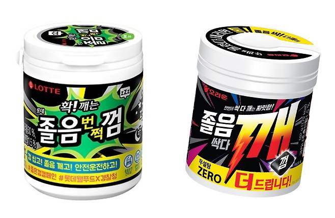 롯데웰푸드 졸음번쩍껌(왼쪽)과 오리온 졸음싹다깨껌.(각사 제공)