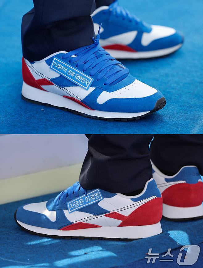 이재명 더불어민주당 대통령 후보가 공식 선거운동 첫날인 12일 '이제부터 진짜 대한민국', 지금은 이재명'이라는 문구가 붙은 운동화를 신고 있다. 2025.5.12/뉴스1 ⓒ News1 안은나 기자