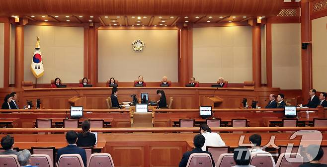 헌법재판관들이 13일 서울 종로구 헌법재판소에서 열린 고발사주 의혹 손준성 대구고검 차장(검사장) 탄핵심판 첫 정식 변론기일에 참석해 있다. (공동취재) 2025.5.13/뉴스1 ⓒ News1 김명섭 기자