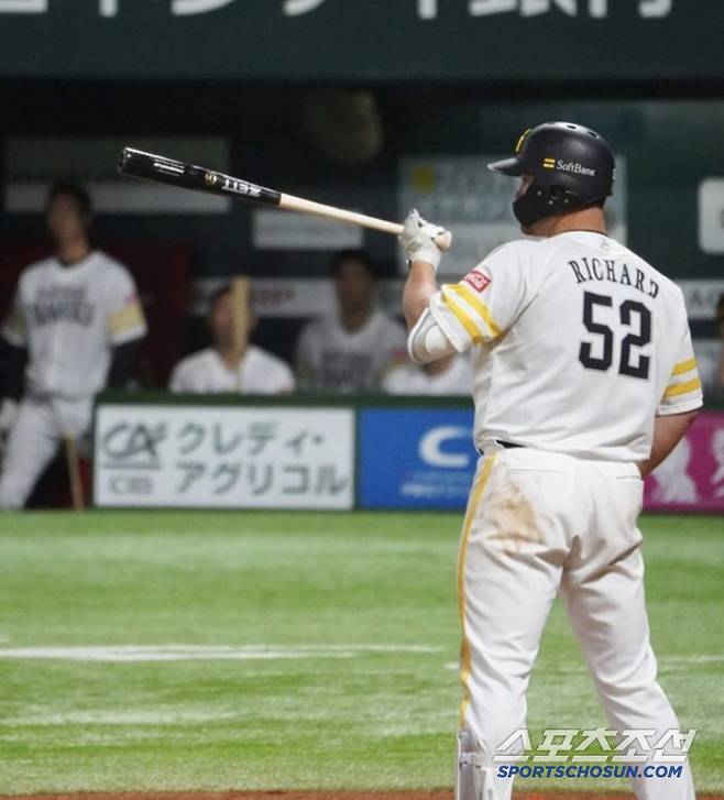 소프트뱅크 시절 리처드. 5년 연속 홈런왕에 오른 거포였다. 사진캡처=스나가와 리처드 SNS