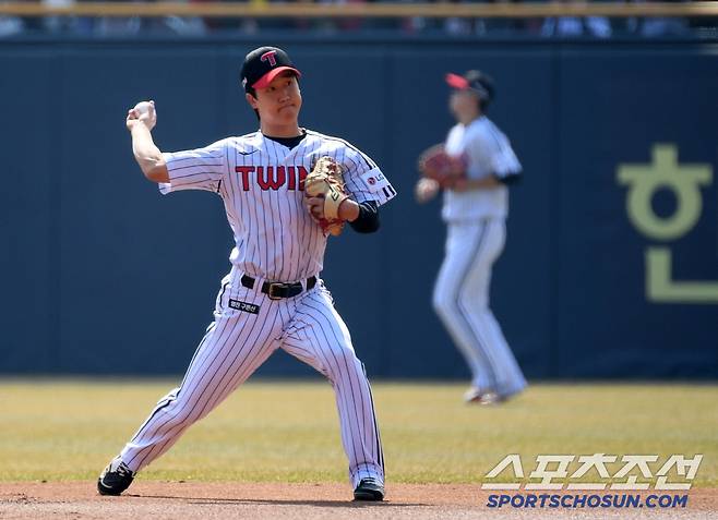 22일 잠실구장에서 열린 LG 트윈스와 롯데 자이언츠의 경기. LG 2루수 구본혁이 수비를 하고 있다. 잠실=박재만 기자 pjm@sportschosun.com/2025.03.22/