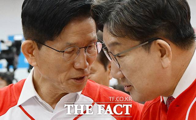 더불어민주당은 13일 윤석열 전 대통령 대선 캠프에서 활동했던 이영수 씨가 최근 김문수 국민의힘 대선 후보 캠프에 합류한 것과 관련해 "여론 조작과 신천지 유착 의혹 국민 앞에 진실을 밝혀야 한다"고 주장했다. /임영무 기자