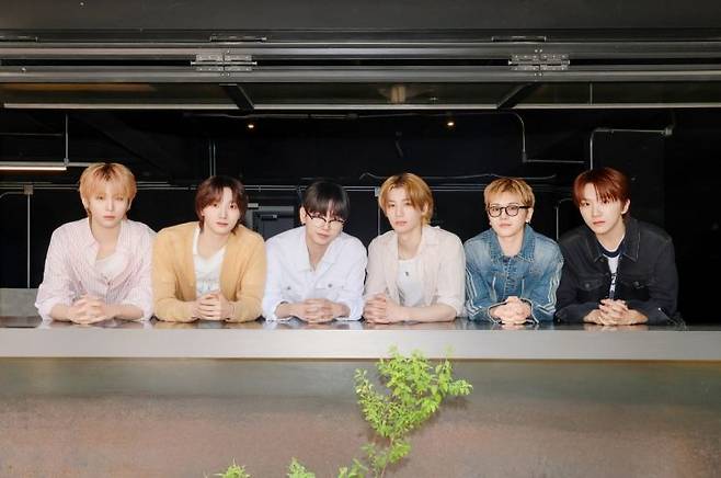그룹 보이넥스트도어(성호, 리우, 명재현, 태산, 이한, 운학)가 12일 서울 마포구 합정동 한 카페에서 인터뷰에 임하고 있다. KOZ엔터테인먼트
