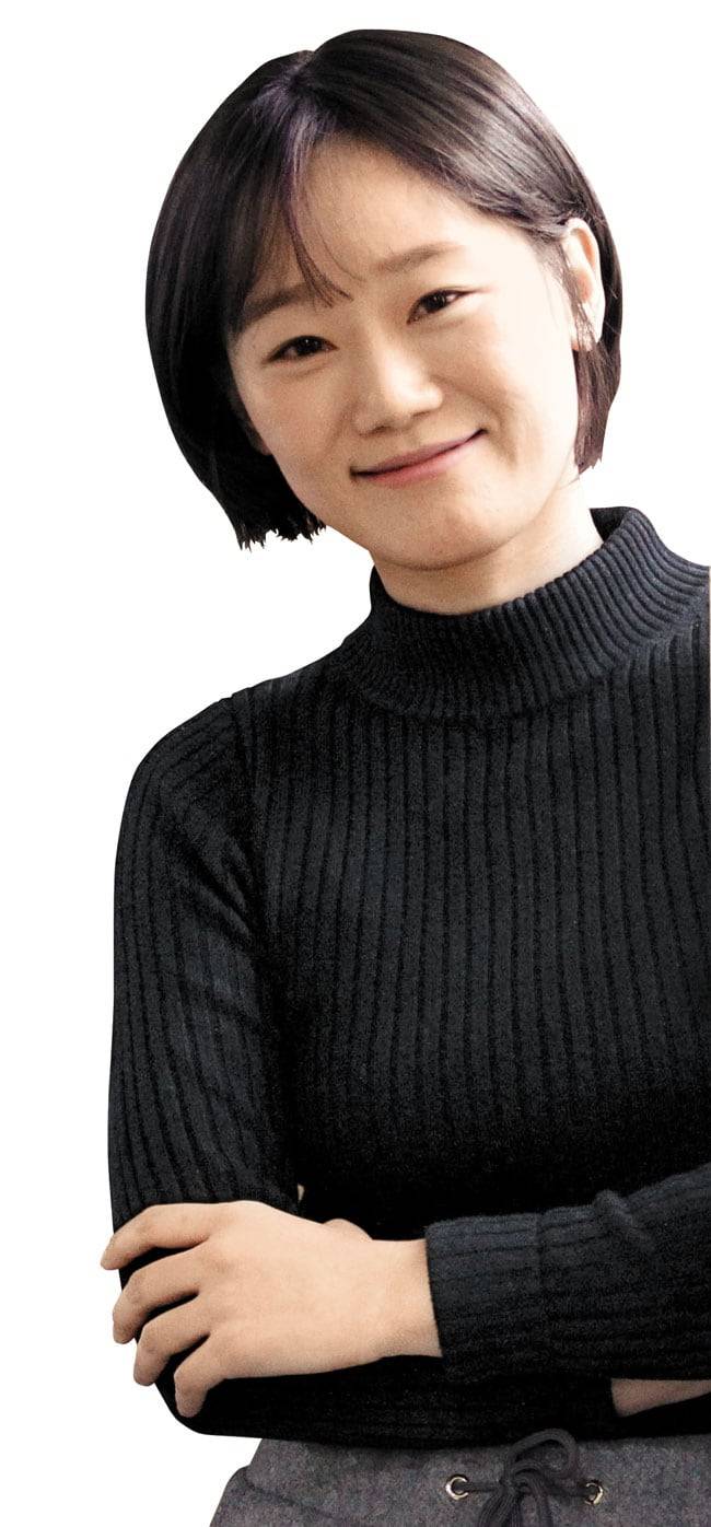 '퍼니 사이코 픽션'을 엮어 펴낸 박혜진 문학평론가. /장련성 기자