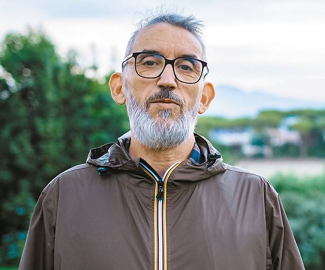 책 첫 장에 마태복음('그들의 열매로 그들을 알지니')을 인용한 지피는 "자유 없는 열매가 맛있었던 적이 있나?"물었다. /Marco Cerri Ciommei