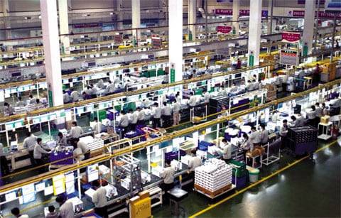 LG전자 중국 톈진(天津) 생산 공장. LG전자 중국지역본부는 톈진을 비롯한 상하이(上海)ㆍ칭다오(靑島) 등 12개 생산 법인에서 3만여명의 생산직 직원들이 에어컨ㆍTVㆍ세탁기 등 전자 제품을 만들고 있다. /LG전자 제공