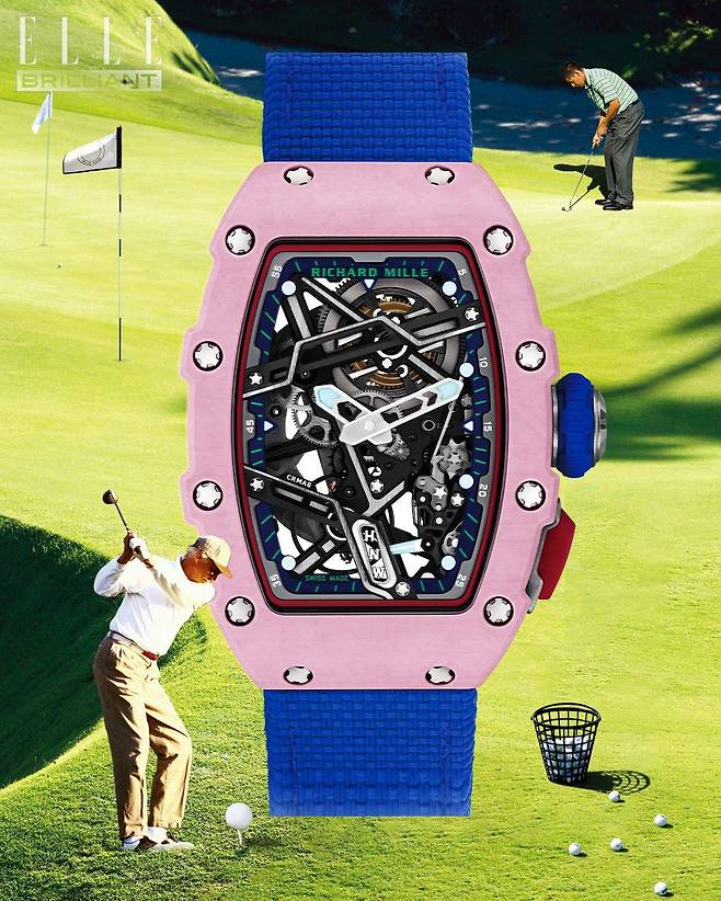 뛰어난 경량성을 가진 쿼츠 TPTⓇ를 적용한 퍼플 케이스에 블루 컬러 크라운과 스트랩을 매치한 ‘RM 07-04’는 RICHARD MILLE.