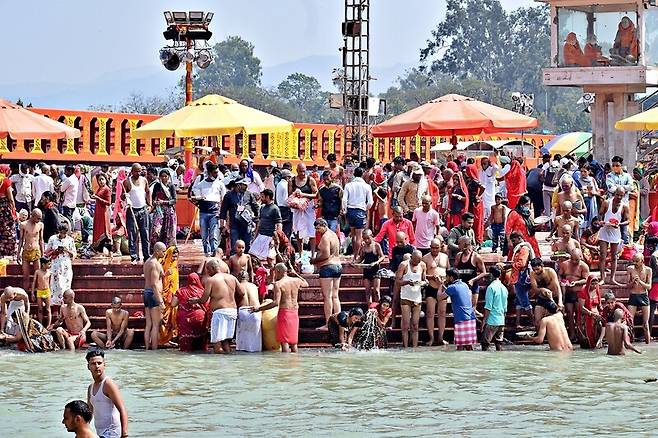 매년 약 8500톤의 항생제가 전 세계 강으로 흘러들어가고 있다는 연구 결과가 나왔다. 사진은 인도 갠지스강. 픽사베이