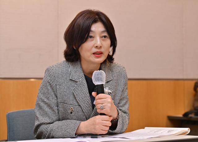 12일 서울 여의도 FKI타워에서 열린 '혁신신약 시대, 치료 기회 확대를 위한 정책 방향 포럼'에 패널로 참석한 최인화 한국글로벌의약산업협회(KRPIA) 전무가 발언하고 있다. 최주연 기자