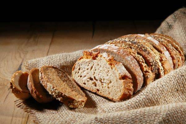 체중 감량 중인데 살 찔까봐 걱정될 때, 통곡물빵이 대안이 될 수 있다./사진=클립아트코리아