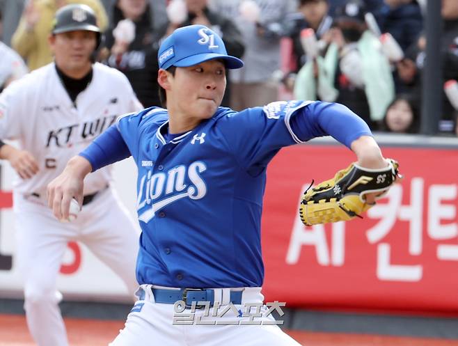 13일 오후 수원 KT위즈파크에서 열린 2025 프로야구 삼성과 KT 경기. 삼성 투수 이호성이 7회 등판 역투하고있다. 수원=정시종 기자 capa@edaily.co.kr /2025.04.13.