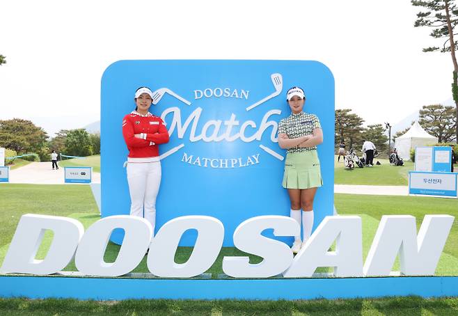 유현조와 박현경.&nbsp; 사진=두산 매치플레이 대회 조직위 제공