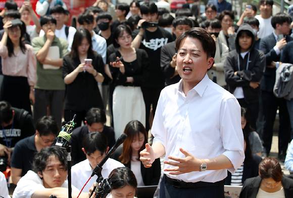 개혁신당 이준석 대선 후보가 13일 '학식먹자 이준석' 행사가 열린 대구 경북대학교에서 발언하고 있다. 2025.5.13 [공동취재] [사진=연합뉴스]