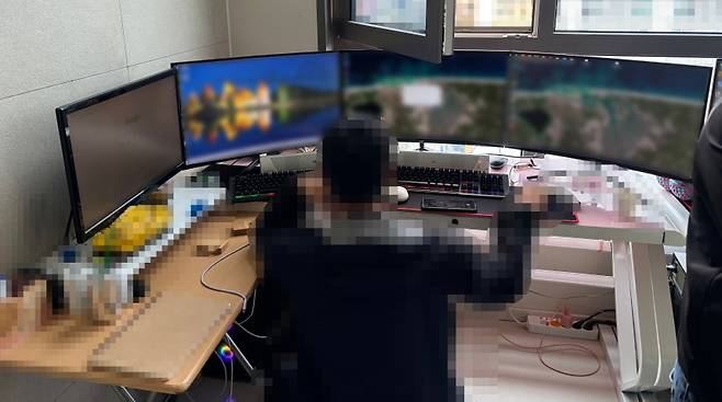 최근 온라인 개인방송 플랫폼을 통해 불법 대리 도박을 한 피의자가 구속됐다. 사진은 피의자 서울 사무실. (제주서부경찰서 제공)