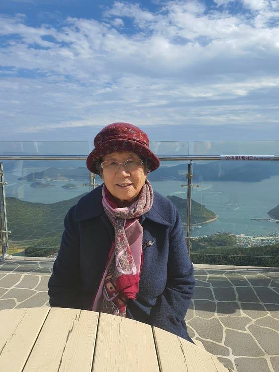 지난달 부산시교육청이 시행한 검정고시 초등 부문 최고령 합격자인 박경자씨. 사진 박경자